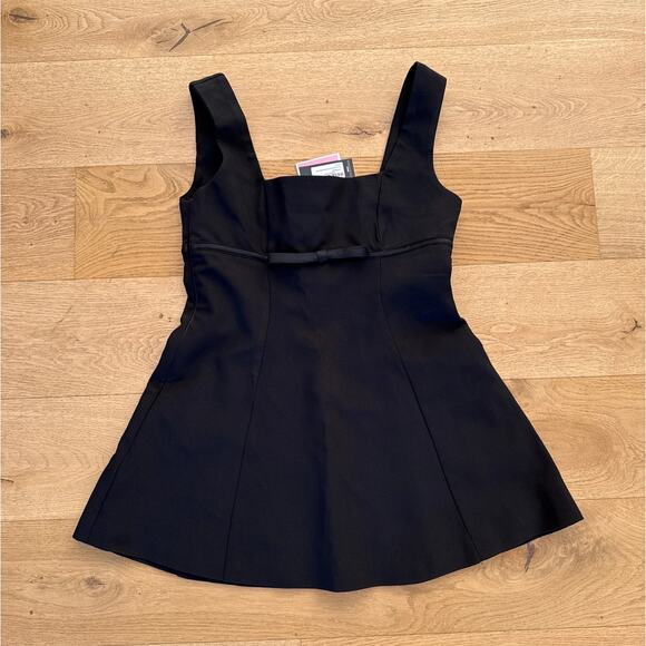 PrettyLittleThing - Premium Woven Belt Detail Shift Dress in Black - Picture 1 of 6